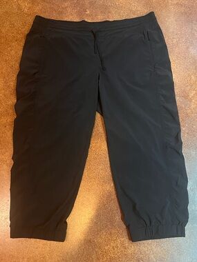 Athleta Black Cropped Active Jogger Pants Size 16